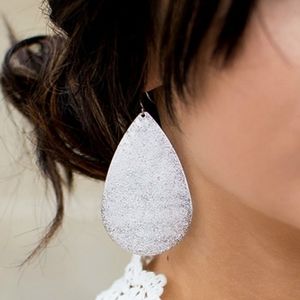 Silvertone Metallic Teardrop Earrings NWOT